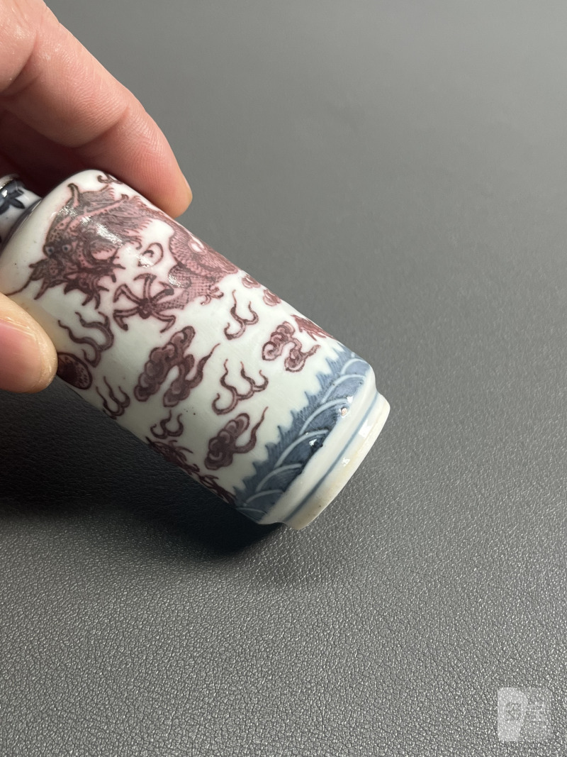 清中期  青花釉里红云龙海水纹鼻烟壶 - 图8